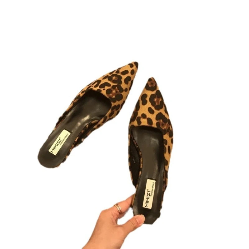 Dedo do pé apontado mules moda leopardo impressão chinelos femininos casuais sapatos de salto baixo senhoras elegantes ao ar livre slide