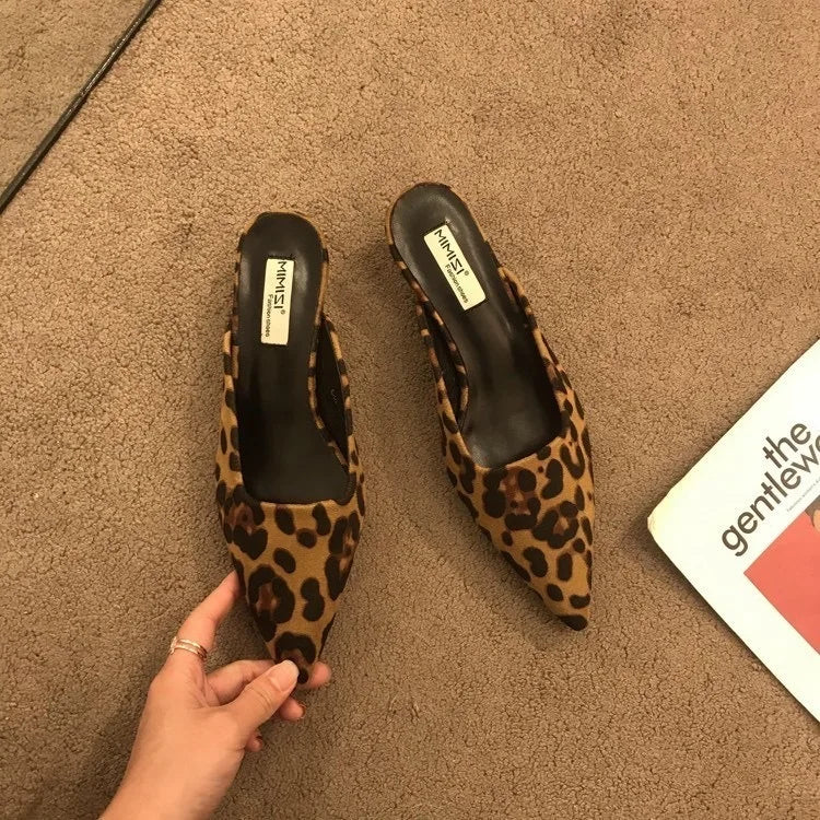 Dedo do pé apontado mules moda leopardo impressão chinelos femininos casuais sapatos de salto baixo senhoras elegantes ao ar livre slide